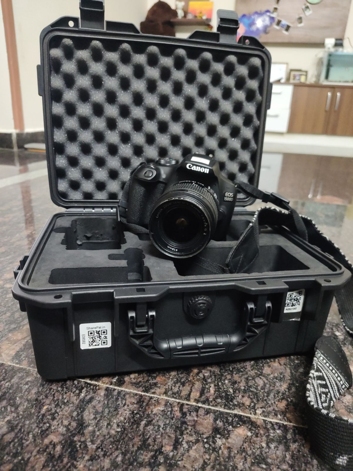 Canon EOS 1500D DSLR camera, photo 2